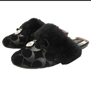 COACH CARRA SLIP ON FLUFFY COACH EMBLEM EMBELLISHMENTS SIGNATURE COZY SLIPPERS